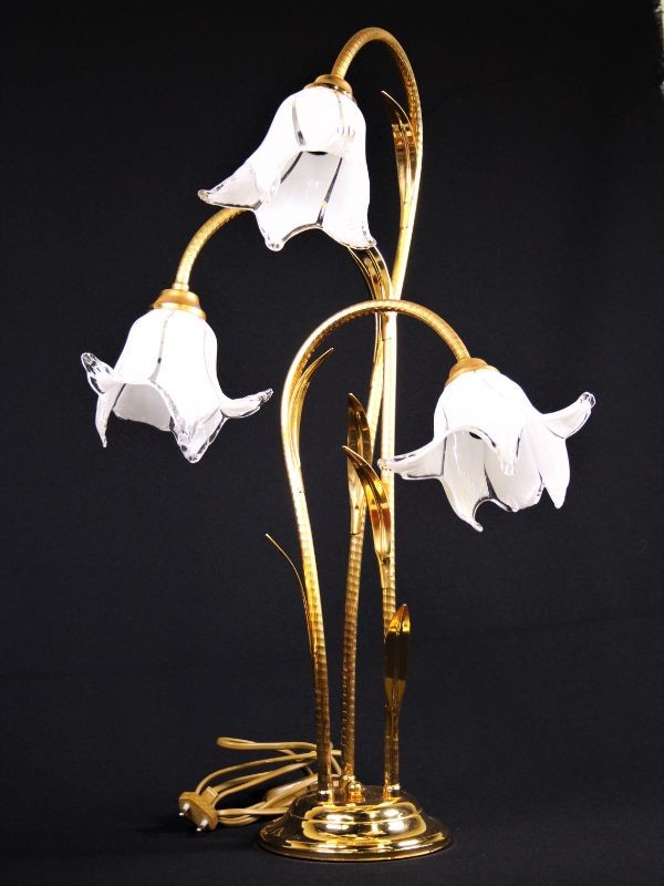 Goudkleurige florale lamp